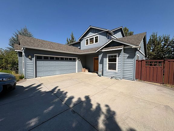 2nd image of 1326 SW Rimrock Way