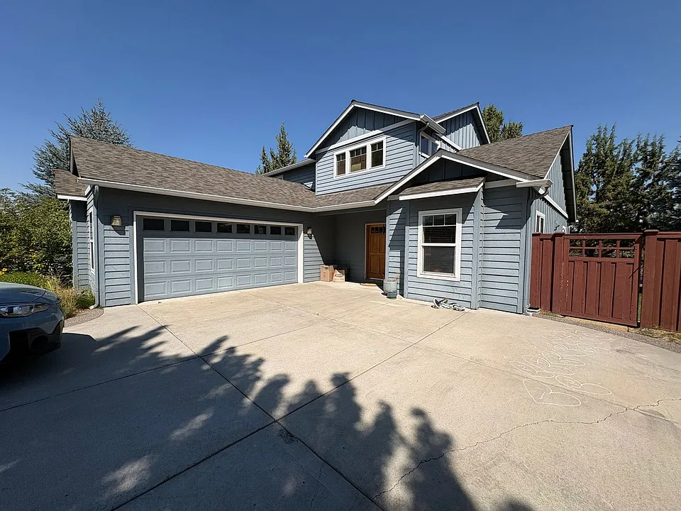 1326 SW Rimrock Way