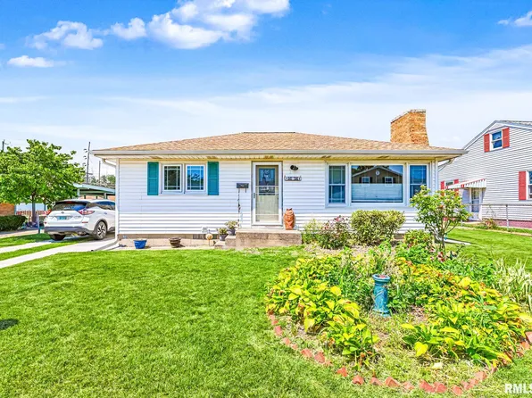 5 Richardson Ct, Pekin, IL 61554