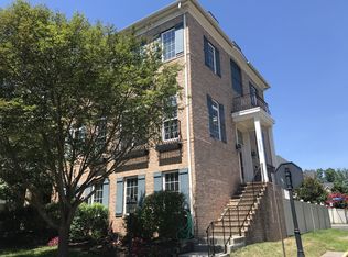 24903 Earlsford Dr, Chantilly, VA 20152