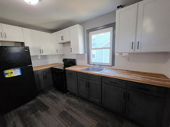 2nd image of 106 Oak St