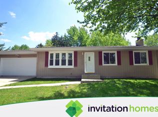 545 N Airlite St, Elgin, IL 60123