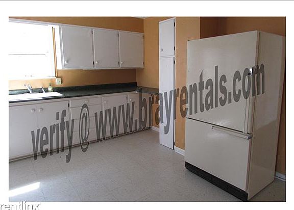 1306 N 16th St. kitchen 2