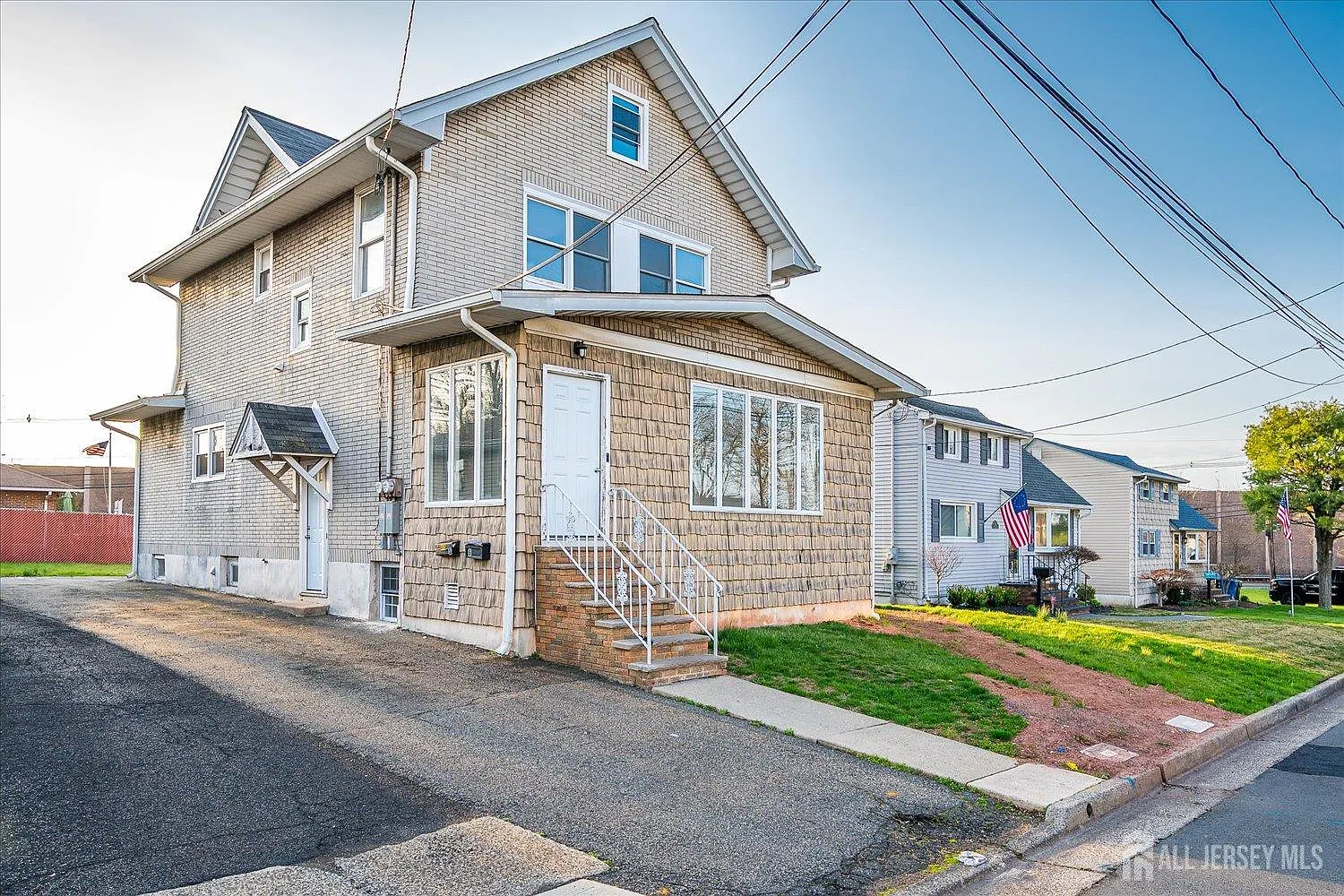 4 bed, 1.0 bath, $3,000 — Photo 1