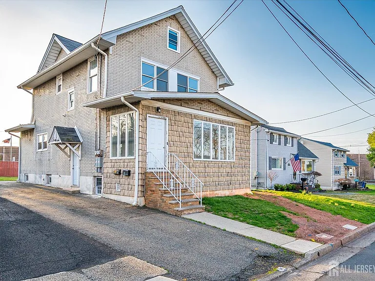 36 2nd Ave #B — Photo 1