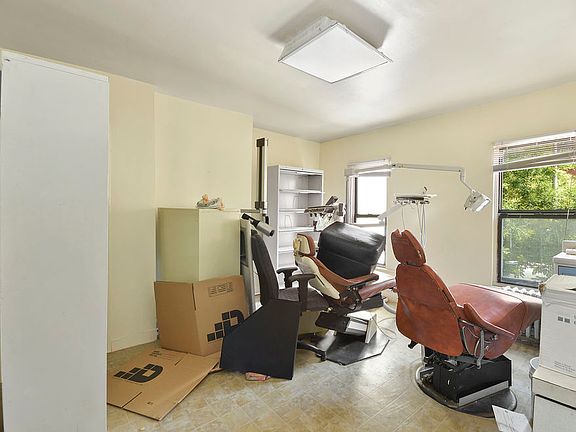 4th image of 352 E 119th St
