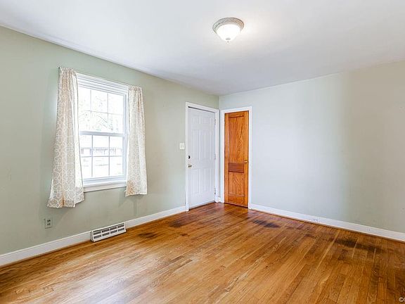5th image of 4434 Stanley Dr