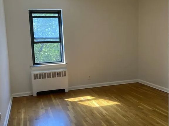 5th image of 380 E 154th St