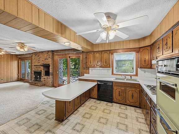 3rd image of 3444 Huntington Ter