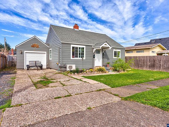 4th image of 1028 4th Ave
