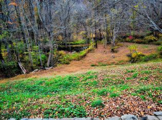 122 Falls Rd E, Moodus, CT 06469