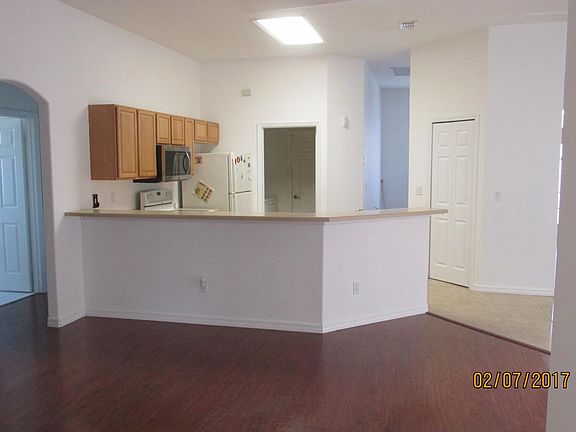 4th image of 349 SW Hollyhock Dr #1
