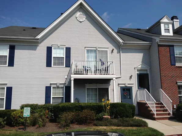 216 Dove Cote Ct, Whitehouse Station, NJ 08889