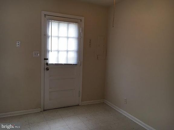 4th image of 118 Adair St