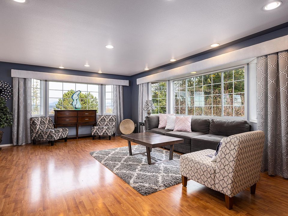 Living room with great views of the valley