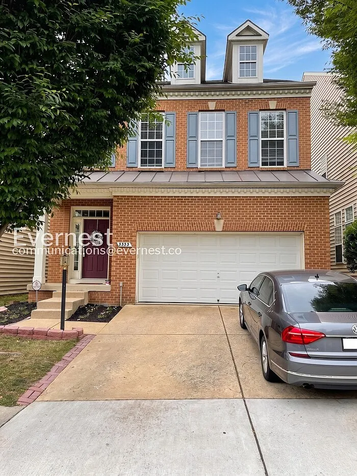 4 bed, 2.5 bath, 3472 sqft, $4,400 — Photo 1