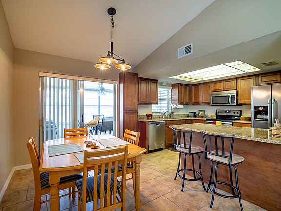 4th image of 4030 Bayberry Dr