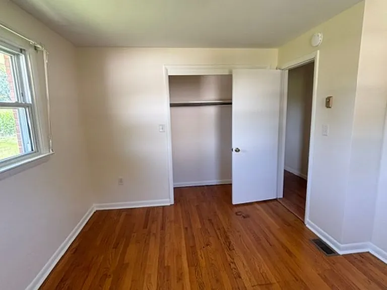 34 Locust Ln — Photo 9