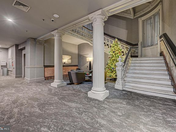 4th image of 1001 Chestnut St #302W