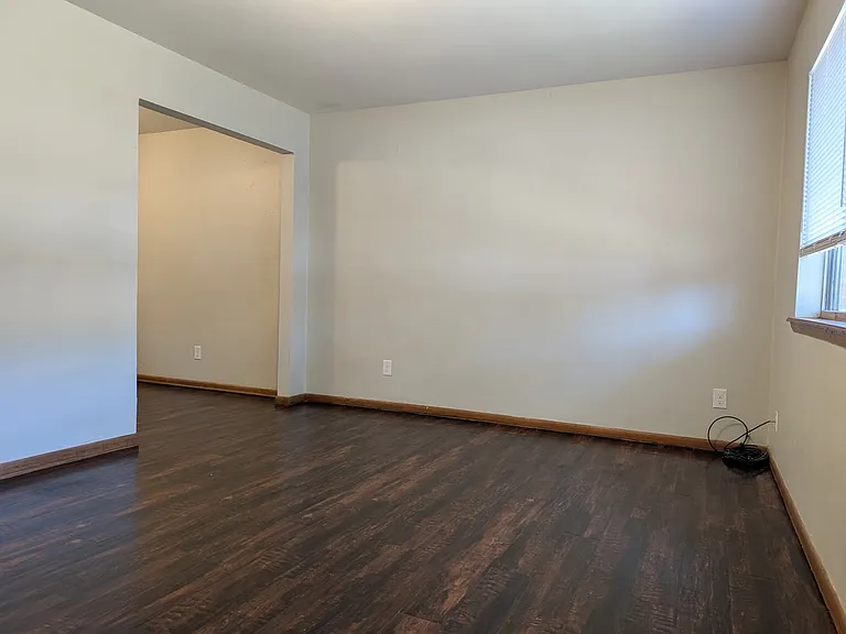 728 SW 4th Pl — Photo 3