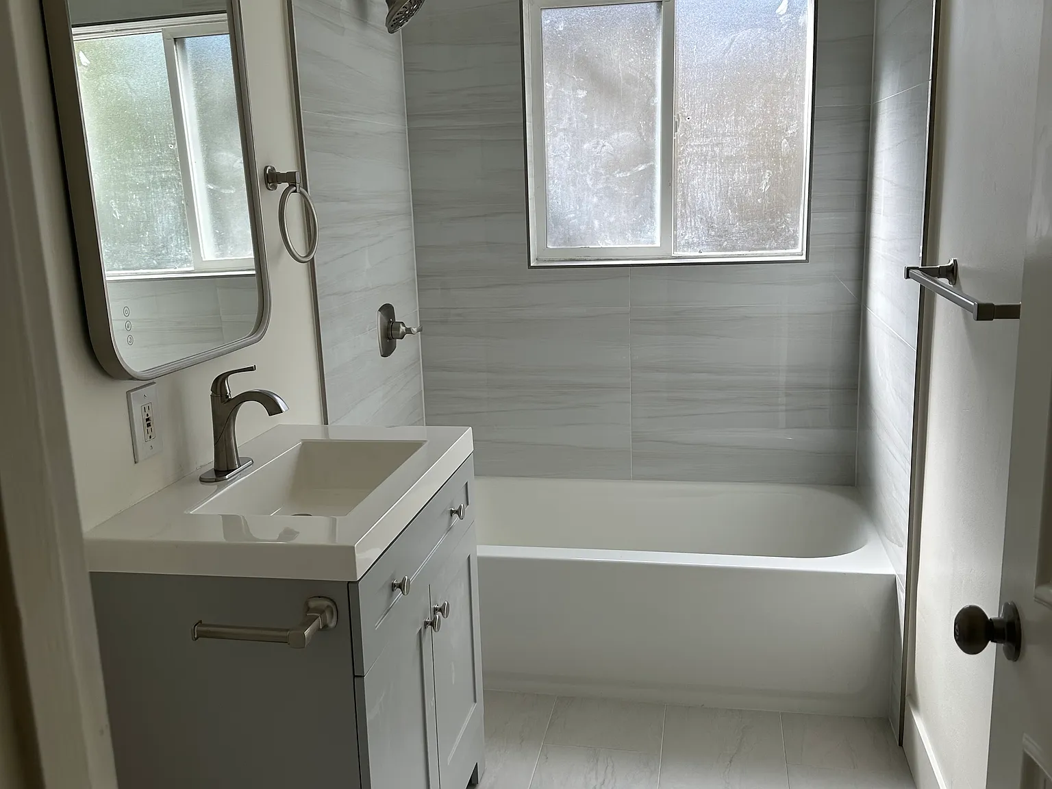 2 bed, 900 sqft, $2,950 — Photo 1
