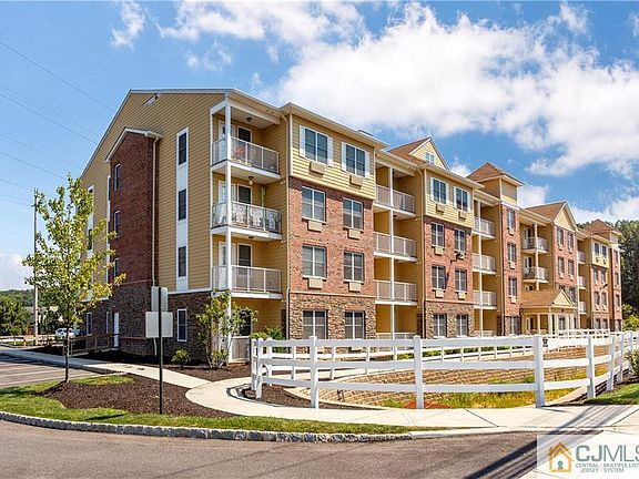 3rd image of 100 Kennedy Dr #100