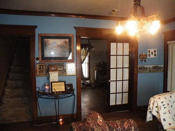 3rd image of 16 Montgomery St