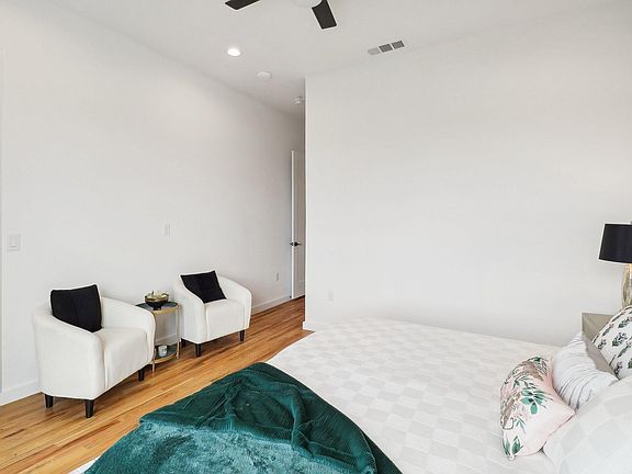 5th image of 4204 San Jacinto St #103
