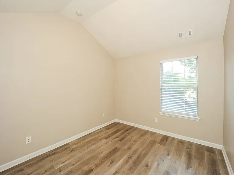 5584 Bluegrass Dr — Photo 14