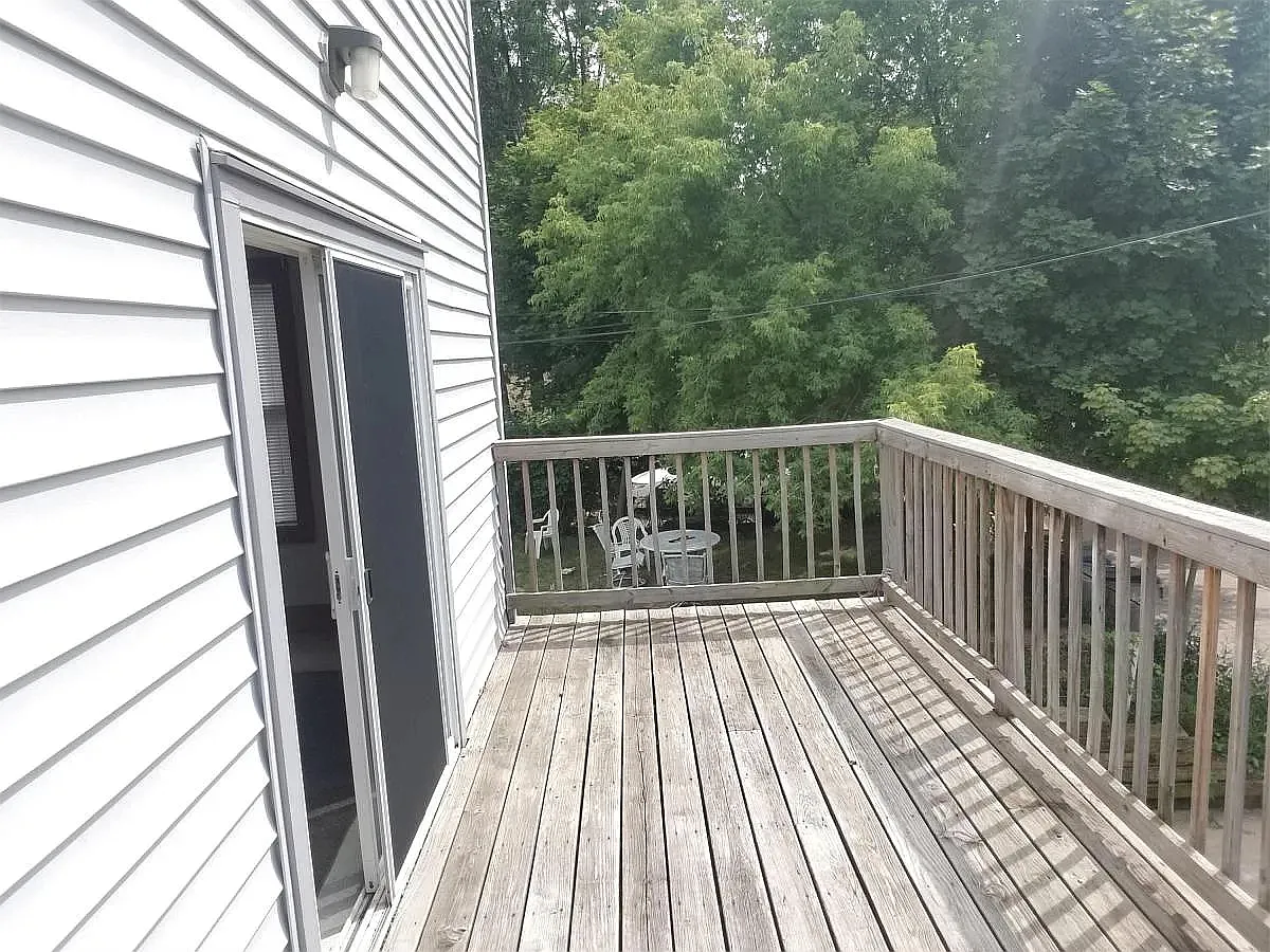 3 bed, 1300 sqft, $1,650 — Photo 4