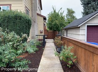 1125 SE Clatsop St UNIT B, Portland, OR 97202