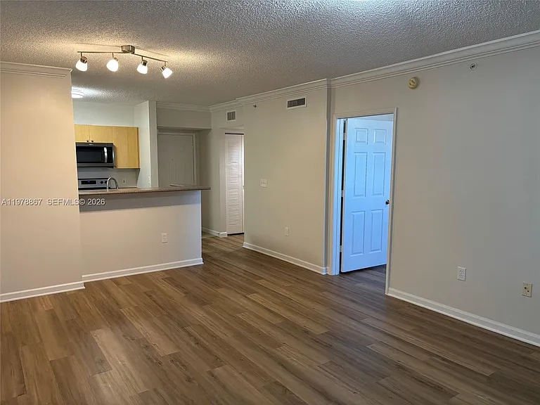 1919 Van Buren St #219A — Photo 6