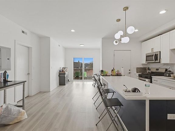 3rd image of 4936 N Saint Louis Ave #3A