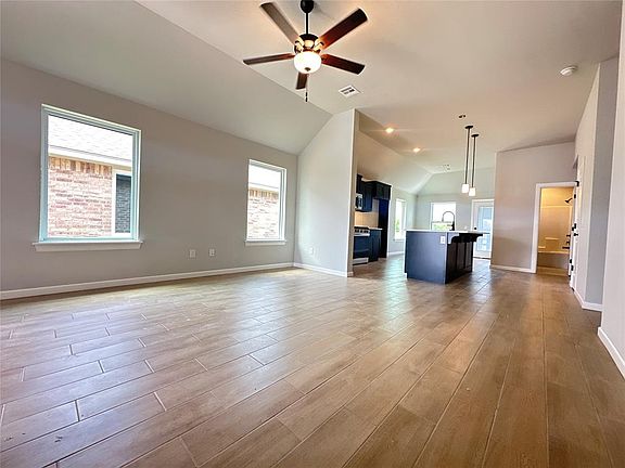 5th image of 1005 SW 139th St