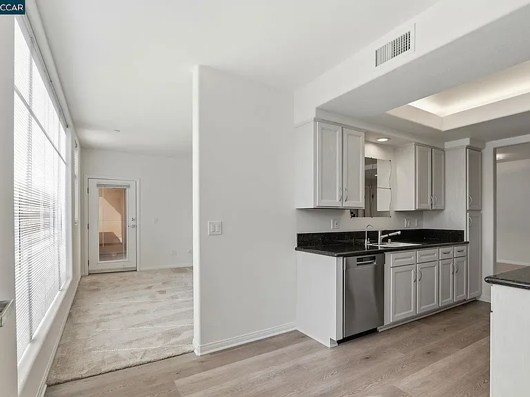 144 S 3rd St #524 — Photo 8
