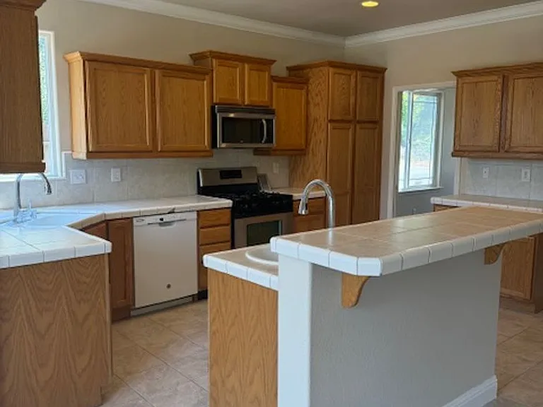 1390 Empress Ln — Photo 10