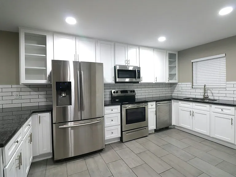 1 N Naco Way #1 — Photo 1