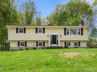 395 Sycamore Ln, Cheshire, CT 06410