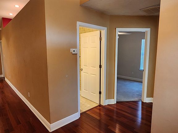 5th image of 3250 Dartmouth Dr