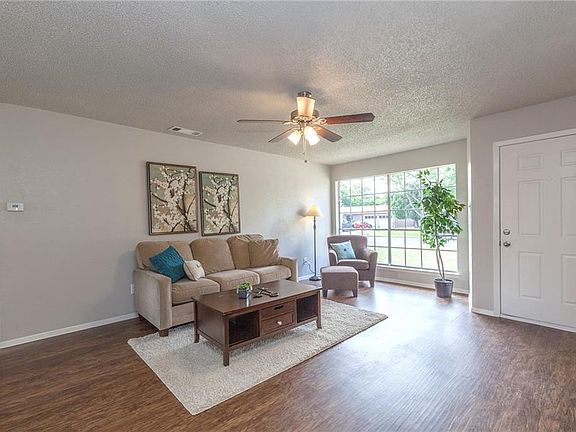4th image of 1502 Glenmeadows Dr