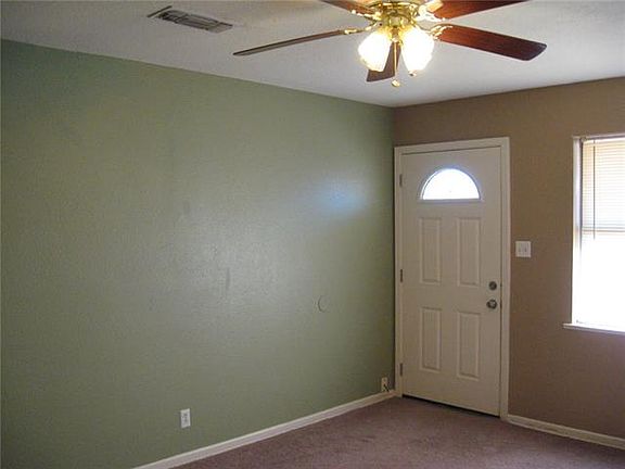 3rd image of 3922 Crestridge Dr