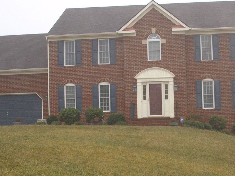Colonial in SW Roanoke 