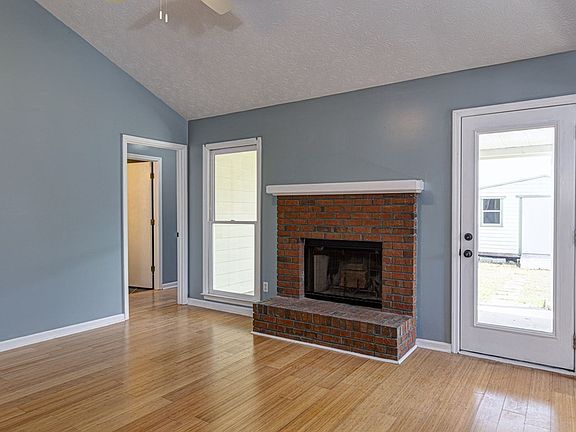 5th image of 742 Black Oak Dr