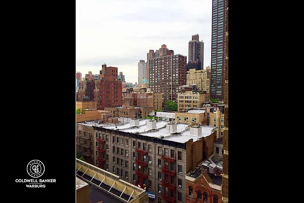 Rented by Coldwell Banker Warburg | media 15