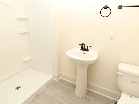 4th image of 135 Bogard Ln