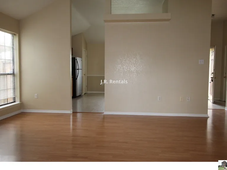 1506 Creek St — Photo 104