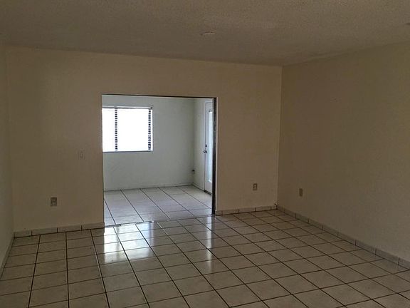3rd image of 3142 Shady Pine Ave