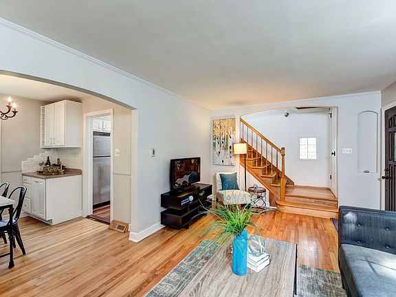 3rd image of 706 E Lincoln Ave
