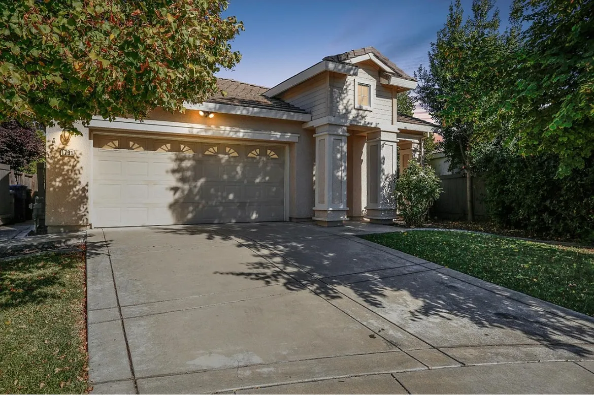 1791 Zurlo Way photo 1