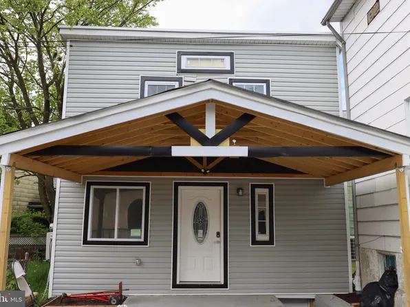 21 Center 1/2 St, Lansford, PA 18232